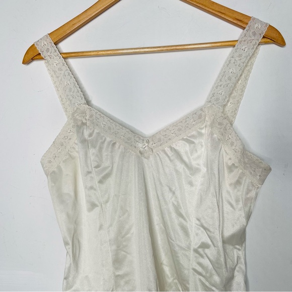 VINTAGE | Satin Lace Trim V-Neck Cami Lingerie Sleep Tank - Picture 4 of 6